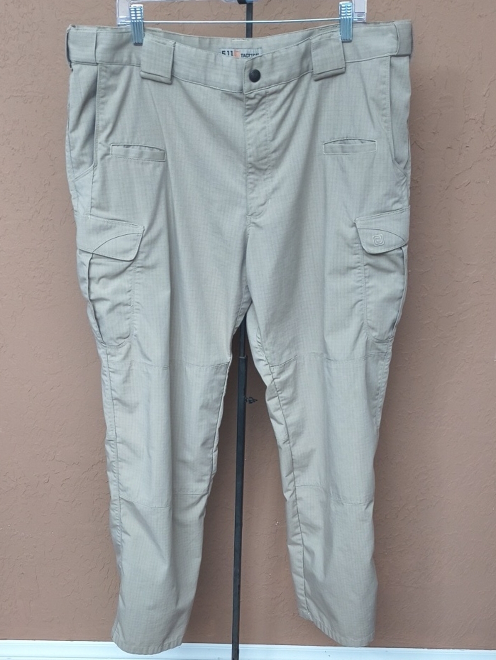 5.11 Tactical Men's Stryker Cargo Pants in Khaki Size 40